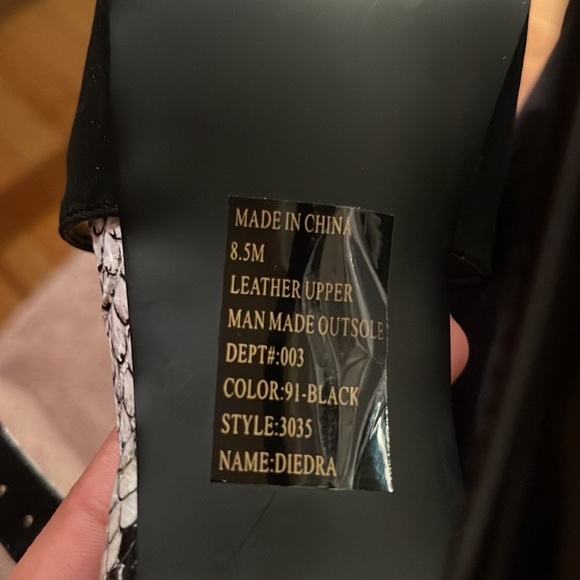 Black Heels Size 8.5 - Picture 5 of 5